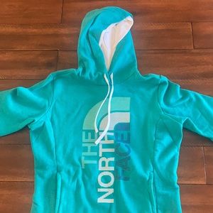 Women’s North Face Hoodie Sweatshirt.   Size: Medium